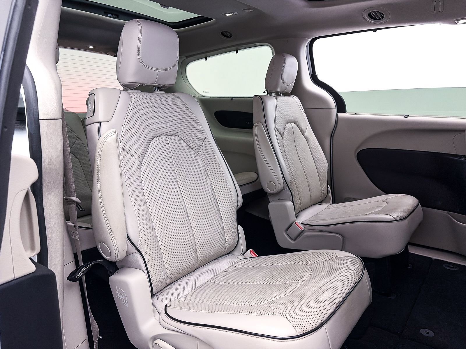 Used 2021 Chrysler Pacifica Limited w/ Premium & Safety Sphere Group image 37