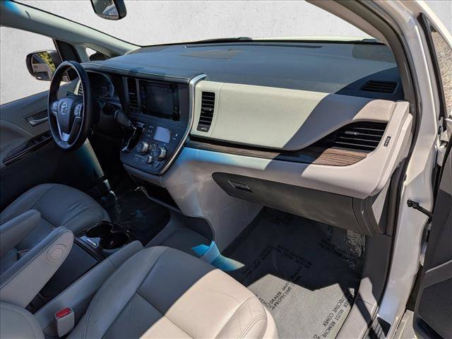 Used 2016 Toyota Sienna XLE FWD image 21