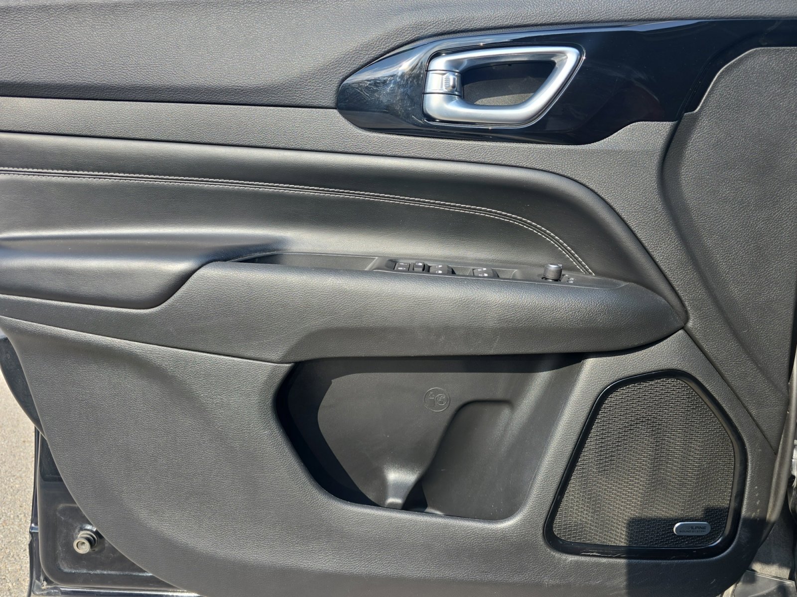 Used 2022 Jeep Compass Altitude w/ Sun and Sound Group image 25