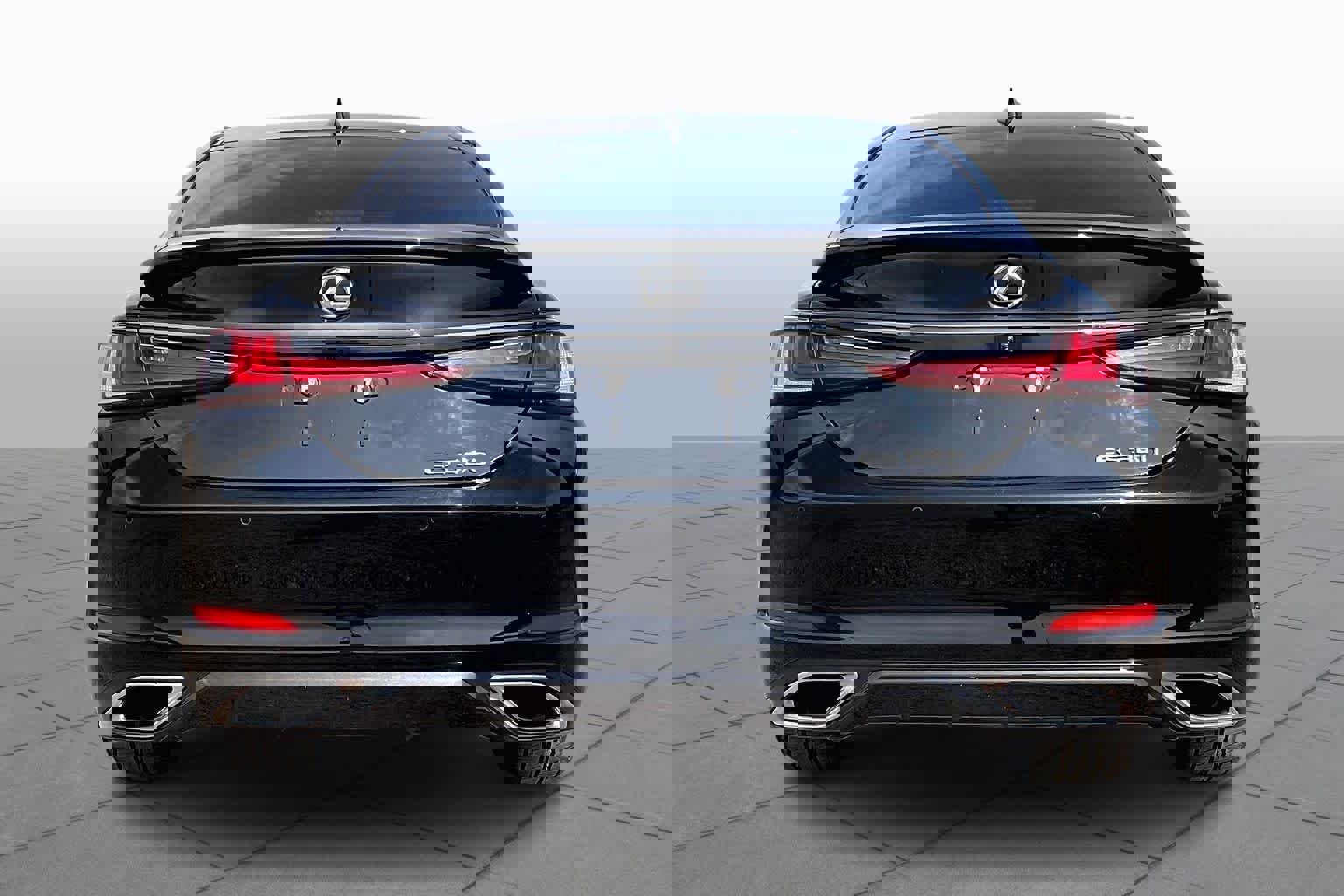 Used 2023 Lexus ES 350 F Sport w/ Accessory Package (Z2) image 5