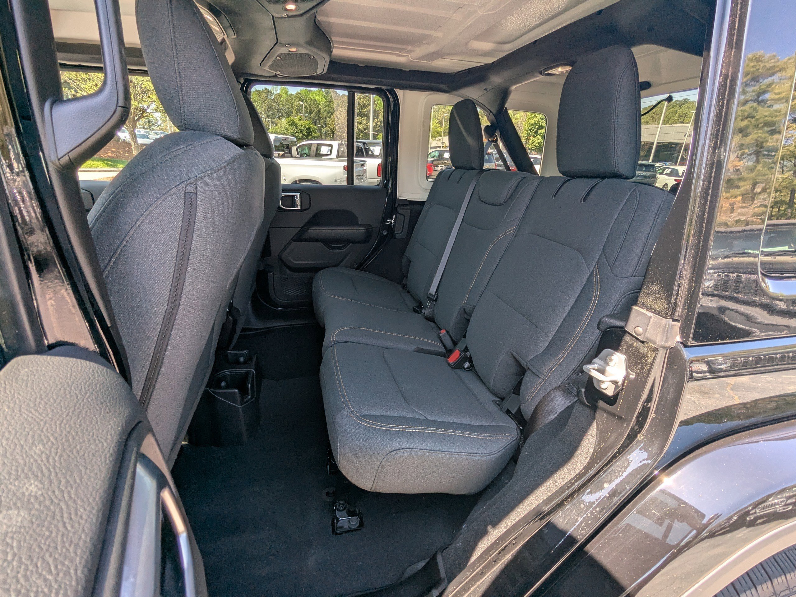 Used 2024 Jeep Wrangler Sahara w/ Safety Group image 12