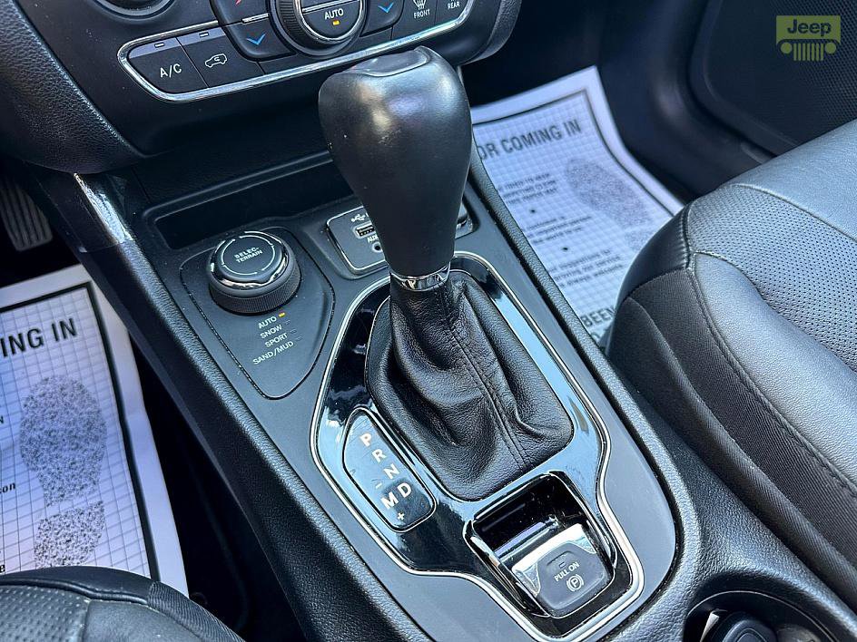 Used 2021 Jeep Cherokee Limited image 35