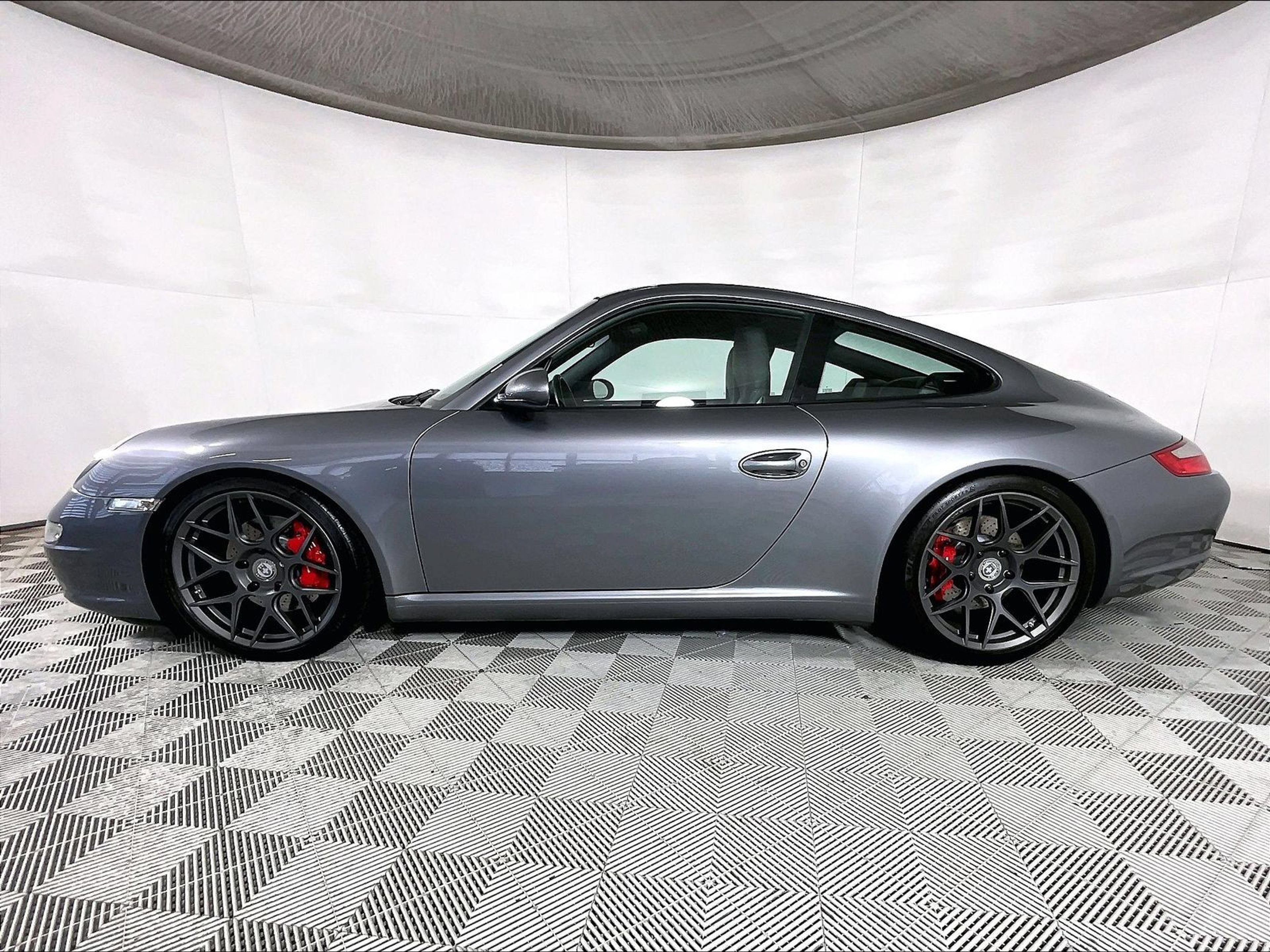 Used 2005 Porsche 911 Carrera S RWD image 2