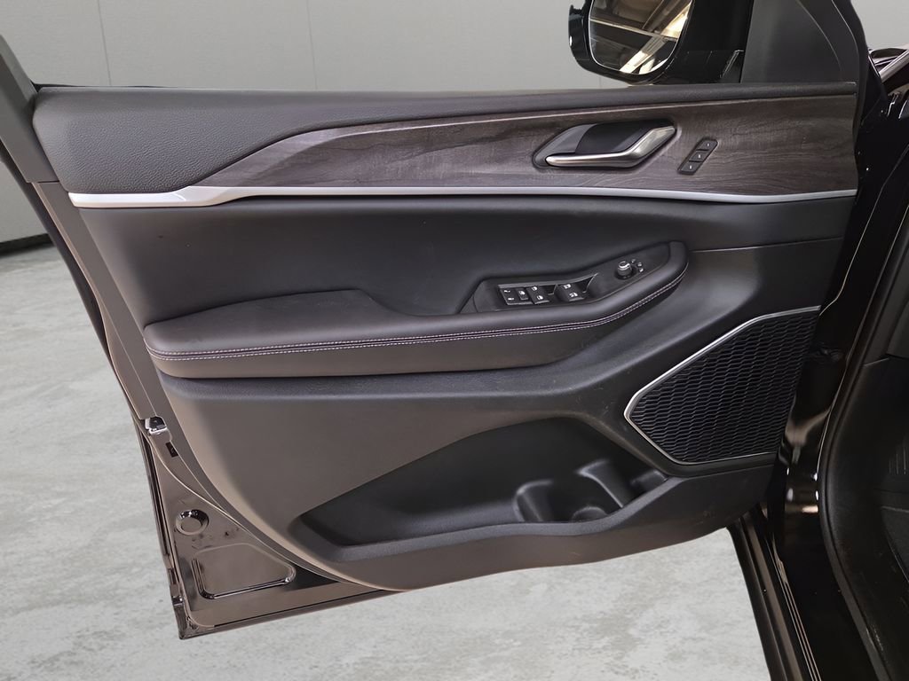 New 2026 Jeep Grand Cherokee Limited image 10