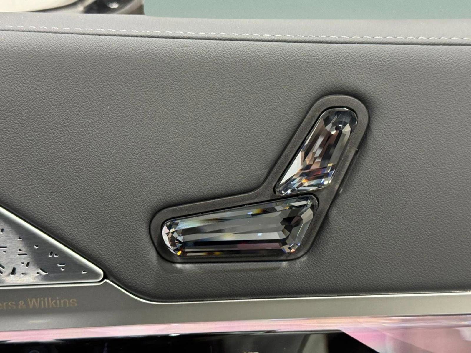 Certified 2025 BMW 760i xDrive w/ Executive Package image 20