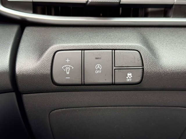 Used 2025 Hyundai Elantra SE FWD image 16