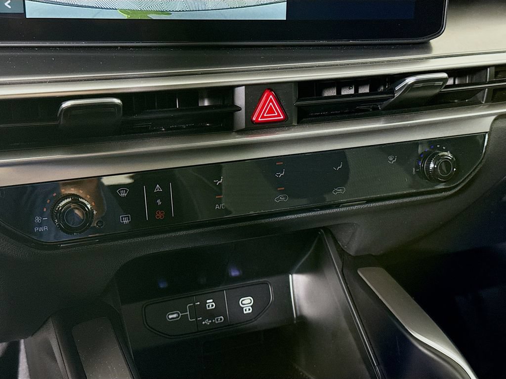 Certified 2025 Kia Sorento LX FWD image 8