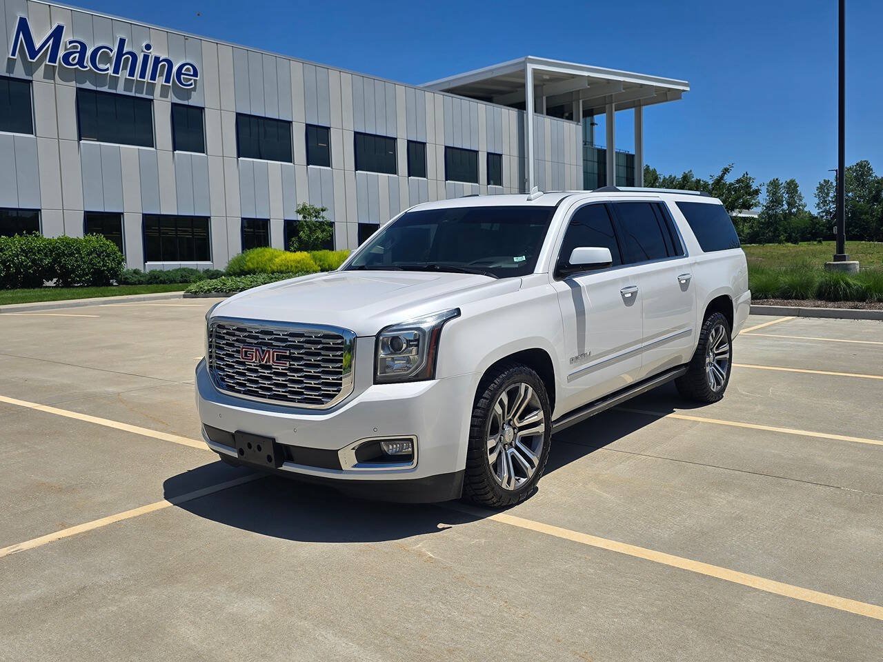 Used 2018 GMC Yukon XL Denali w/ Denali Ultimate Package AWD/4WD image 3