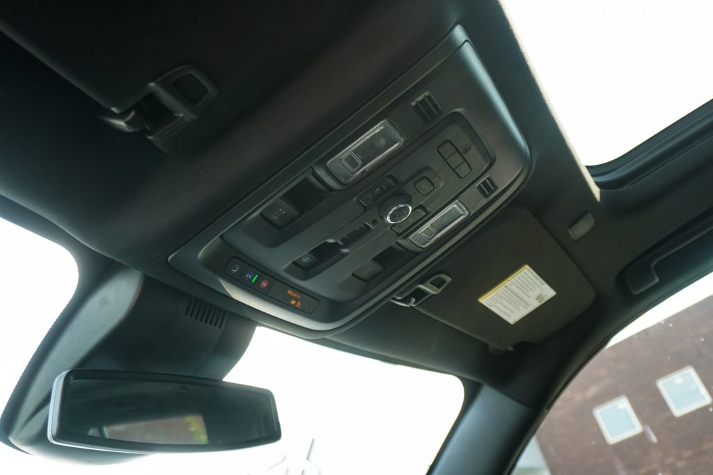 Used 2024 GMC Yukon XL Denali RWD image 22