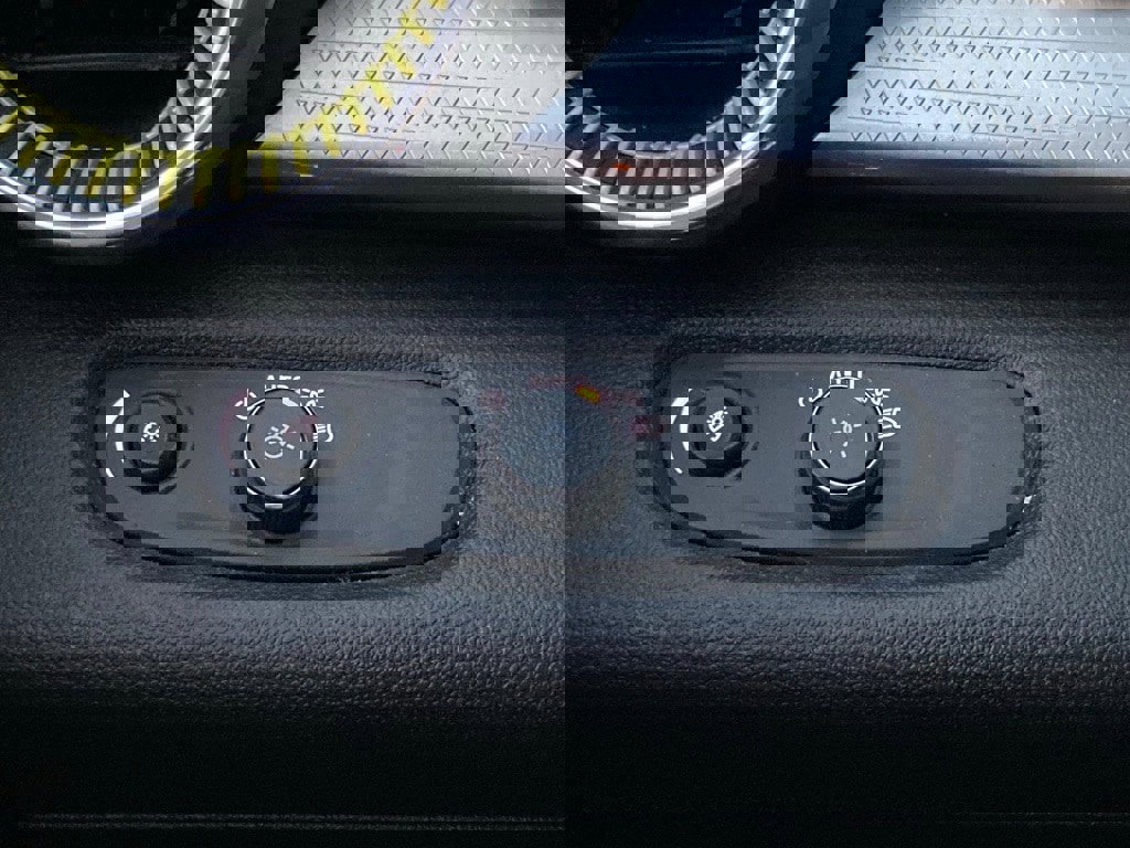 Used 2024 Chevrolet Trax LT image 25