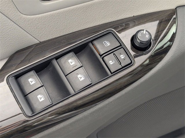 Used 2018 Toyota Sienna XLE w/ XLE Navigation Package image 11