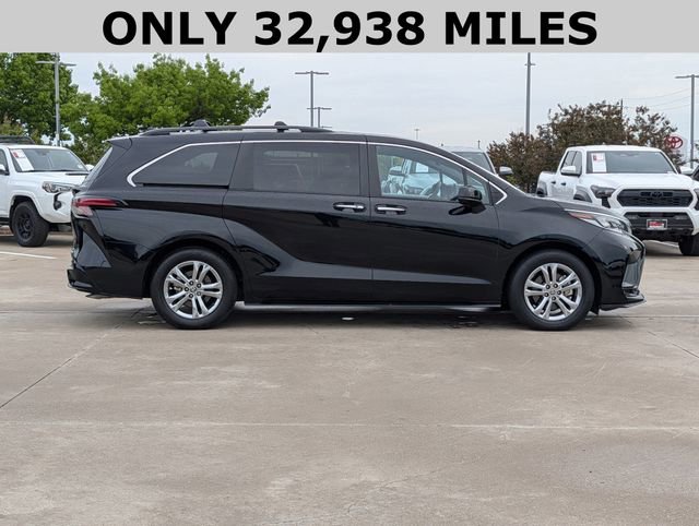 Used 2023 Toyota Sienna XSE AWD/4WD image 4