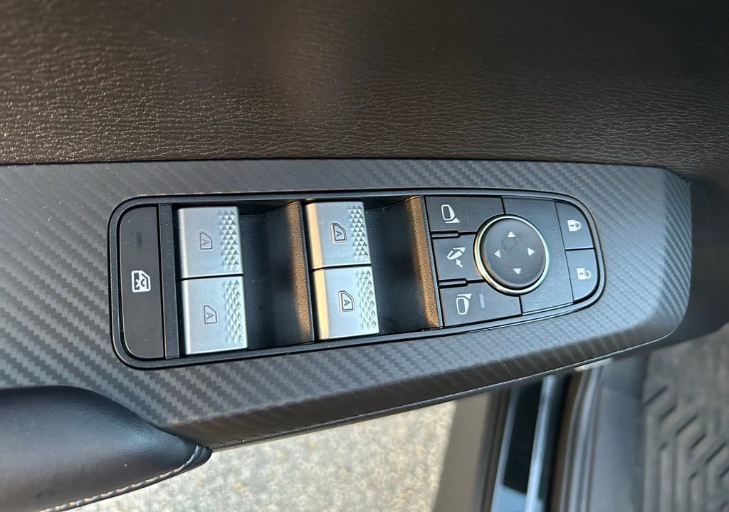 Used 2025 Mitsubishi Outlander SE image 17