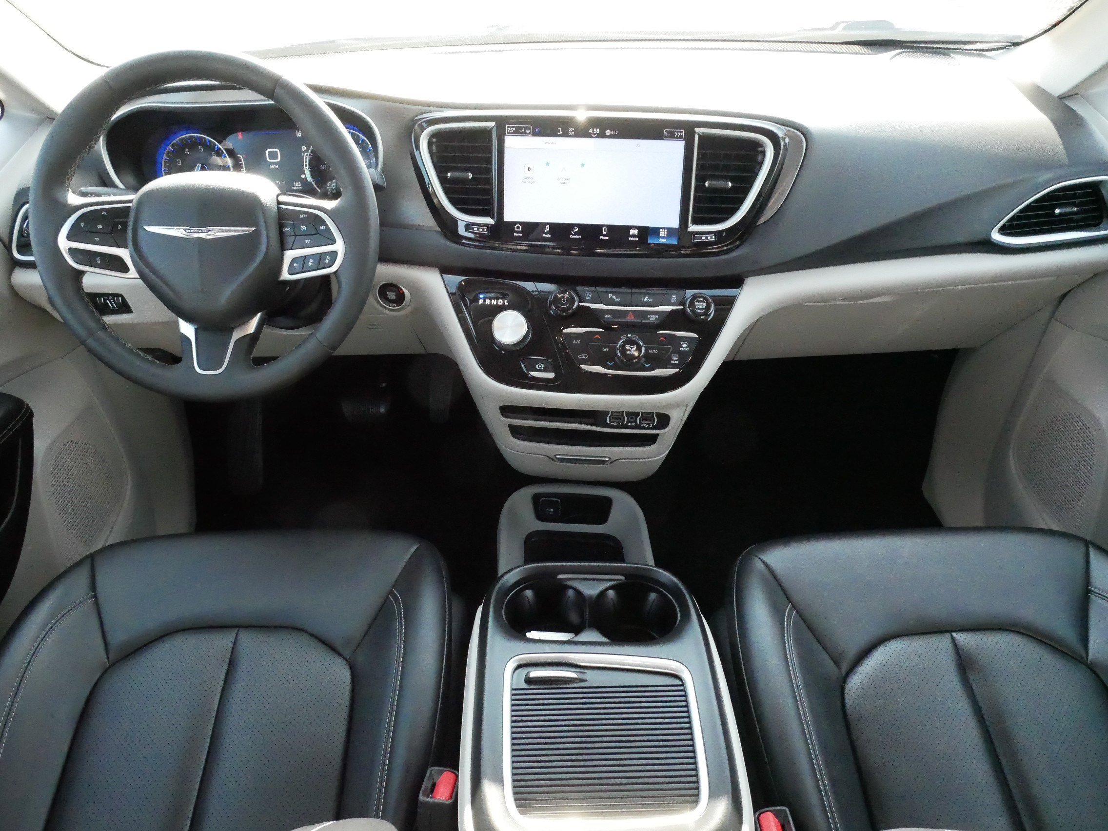Used 2024 Chrysler Pacifica Touring-L image 10