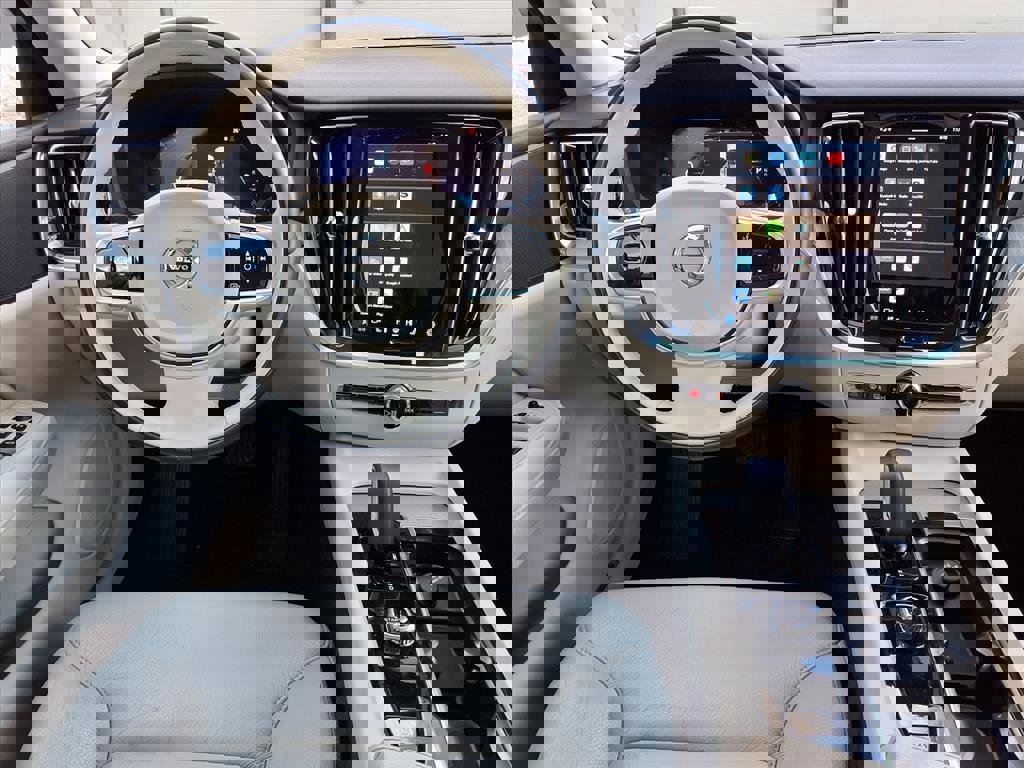 Used 2024 Volvo S60 B5 Plus image 32