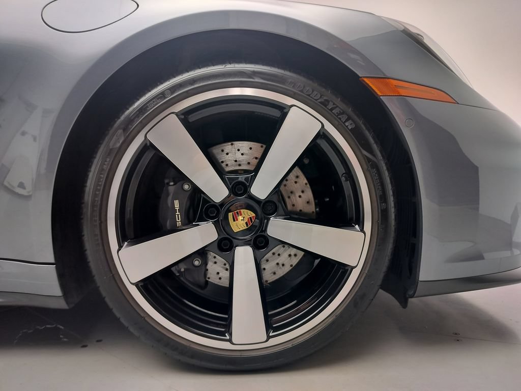 Certified 2025 Porsche 911 Carrera RWD image 24