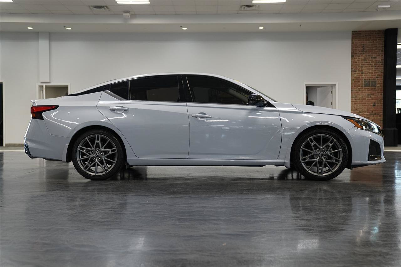 Used 2024 Nissan Altima 2.0 SR FWD image 10