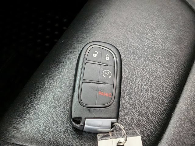 Used 2019 Jeep Cherokee Latitude Plus w/ Cold Weather Group AWD/4WD image 35