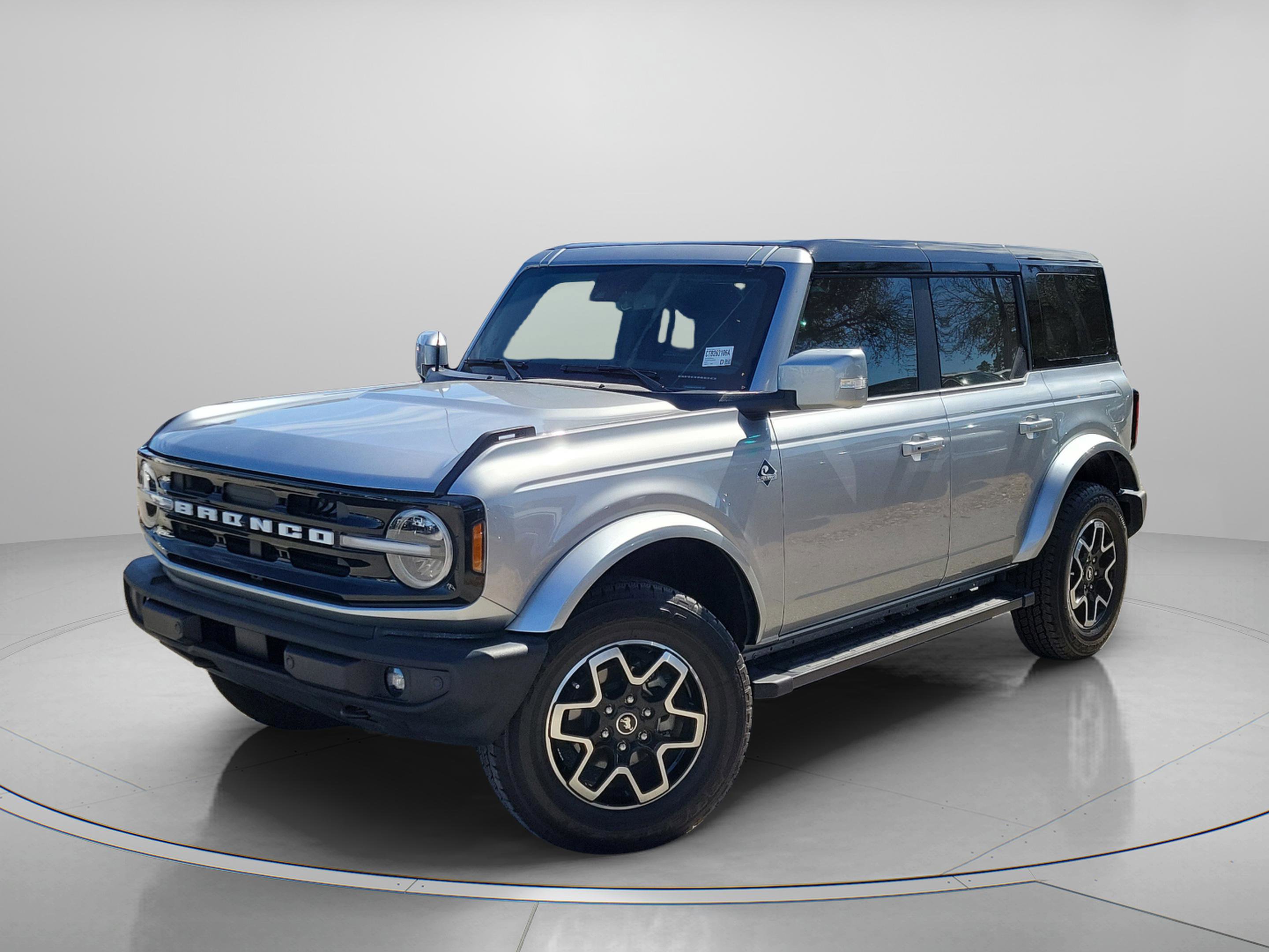 Used 2024 Ford Bronco Outer Banks image 2