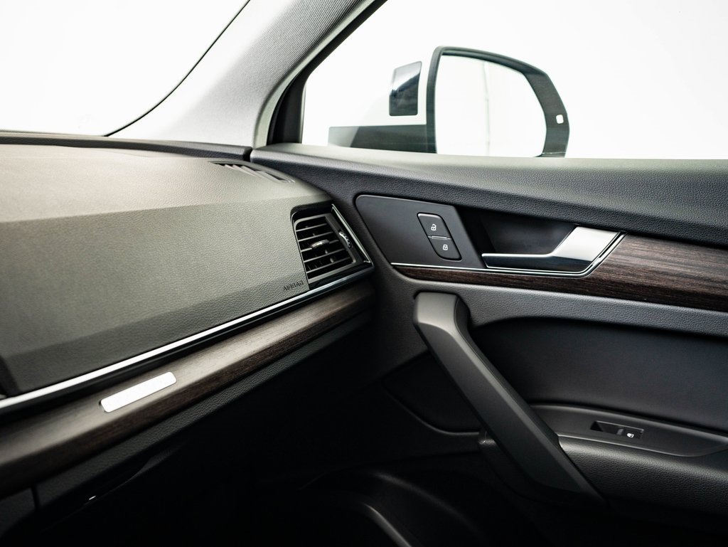 Certified 2025 Audi Q5 2.0T Premium w/ Convenience Plus Package image 34