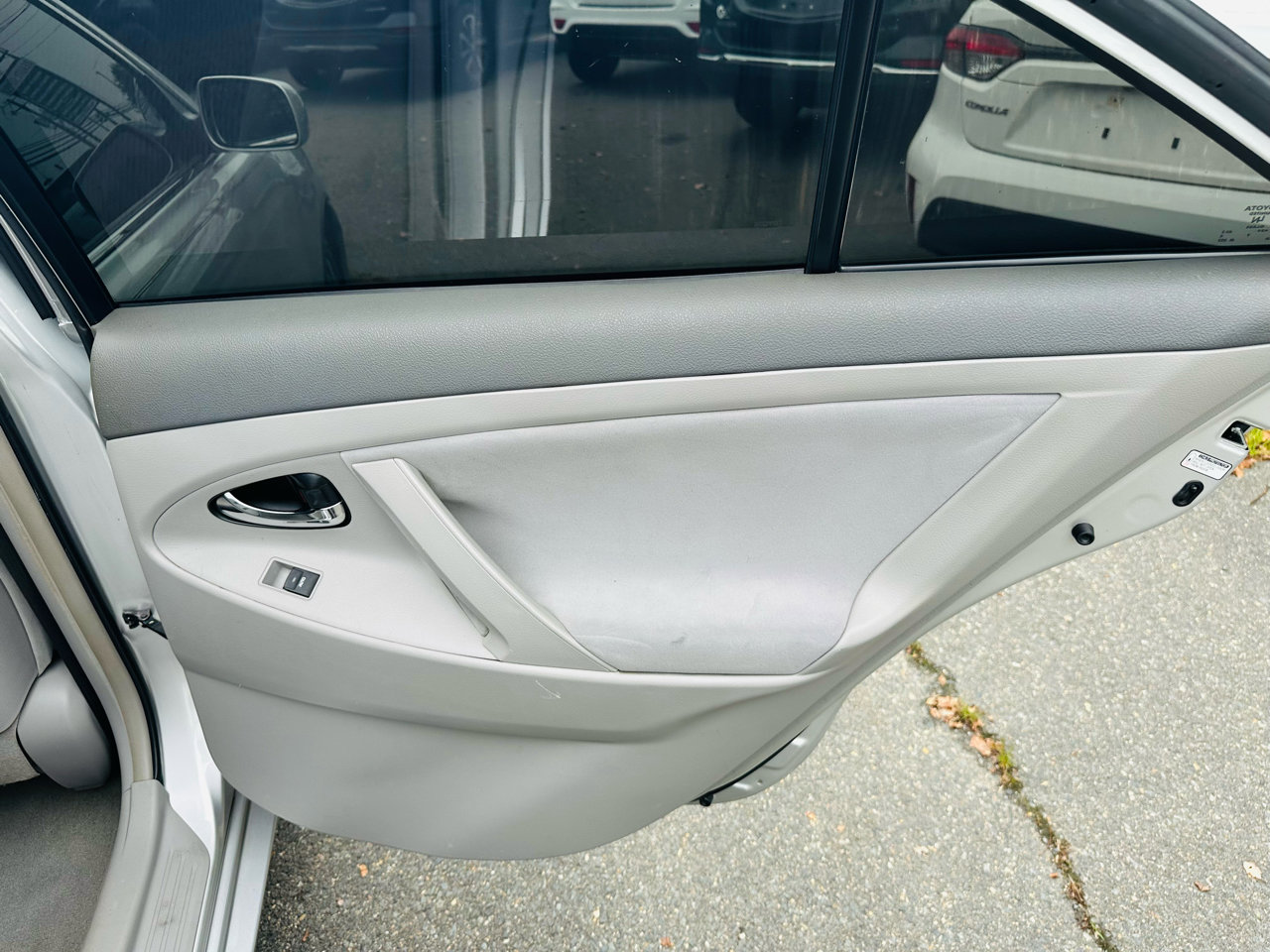 Used 2010 Toyota Camry LE FWD image 21