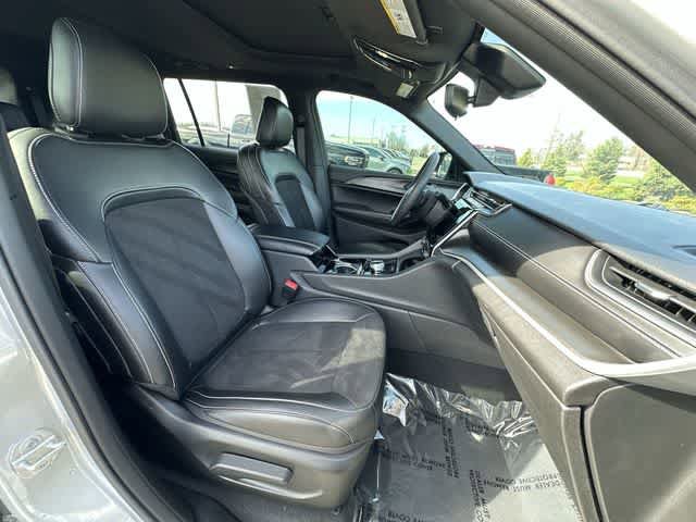 Used 2023 Jeep Grand Cherokee L Laredo image 24