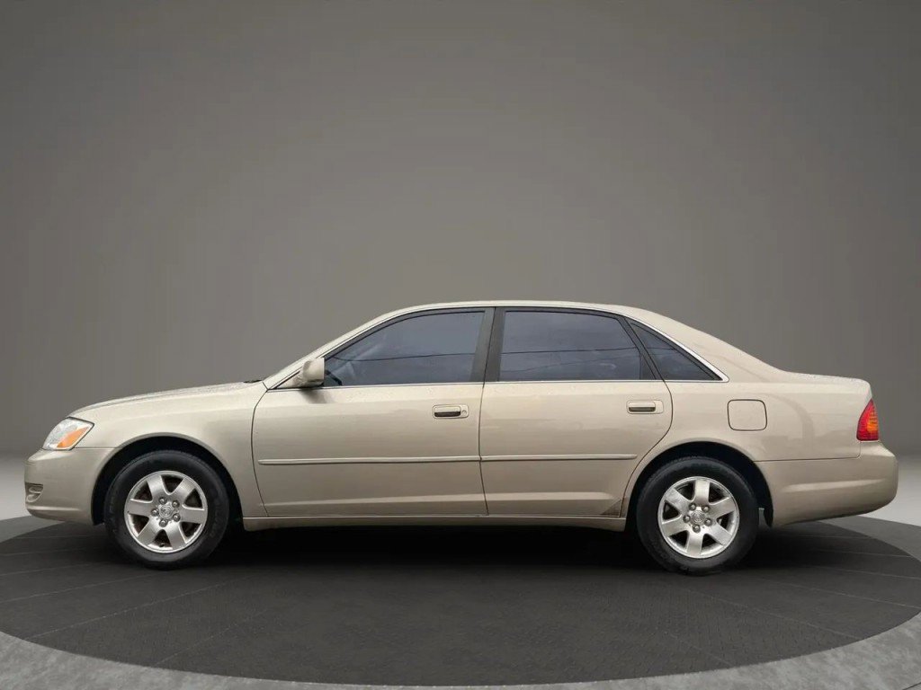 Used 2000 Toyota Avalon XL image 9
