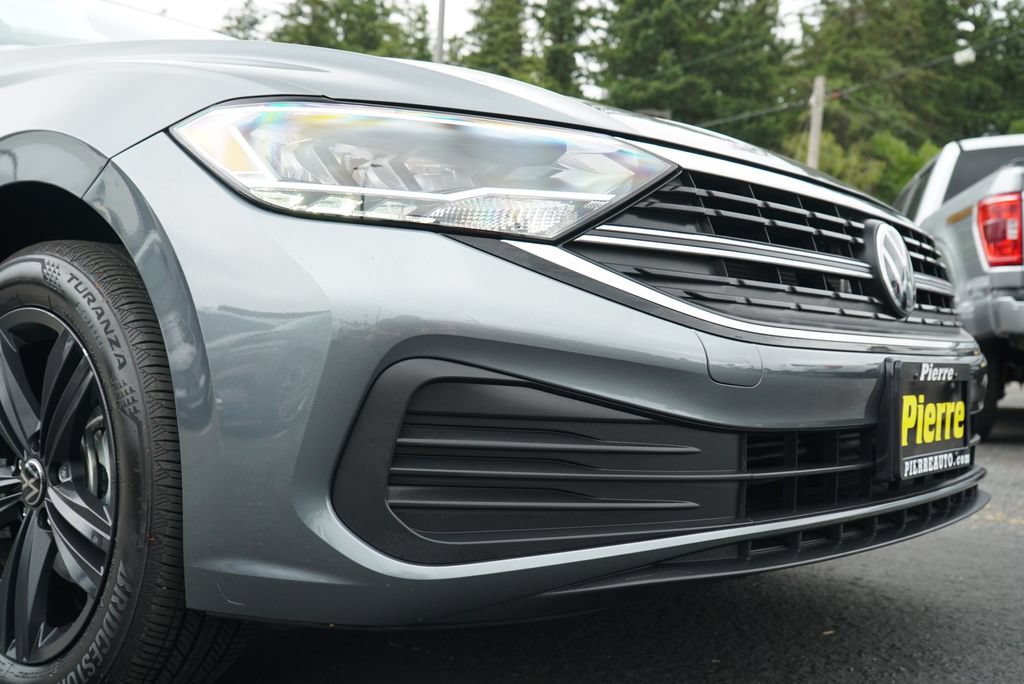Used 2024 Volkswagen Jetta SE w/ Panoramic Sunroof Package FWD image 26