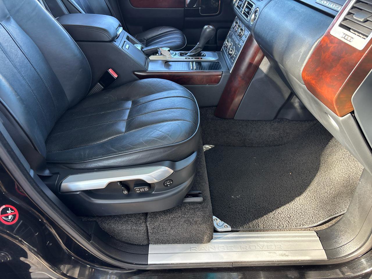 Used 2010 Land Rover Range Rover HSE image 20