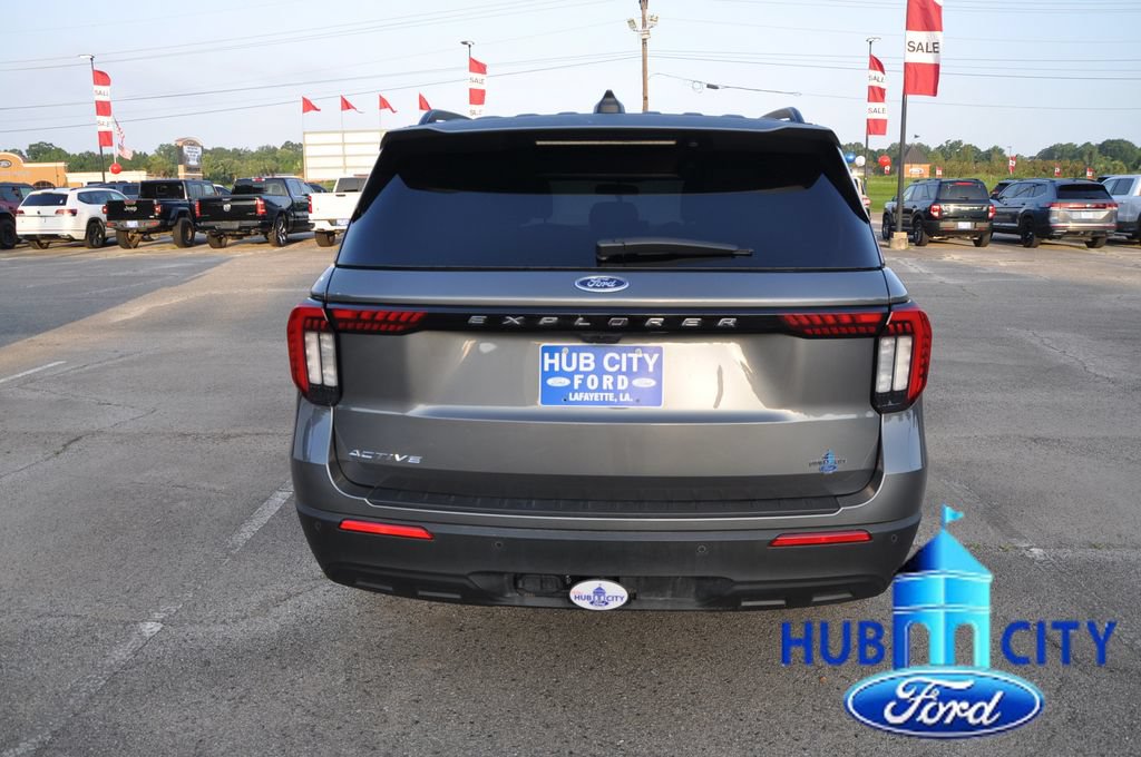 Used 2025 Ford Explorer Active RWD image 4