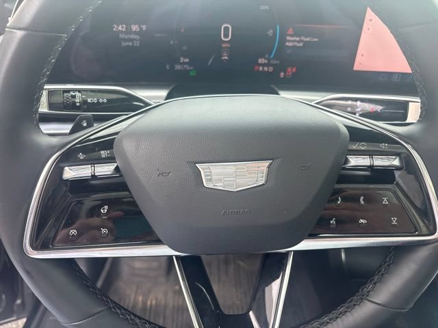Used 2024 Cadillac Lyriq Luxury AWD/4WD image 9