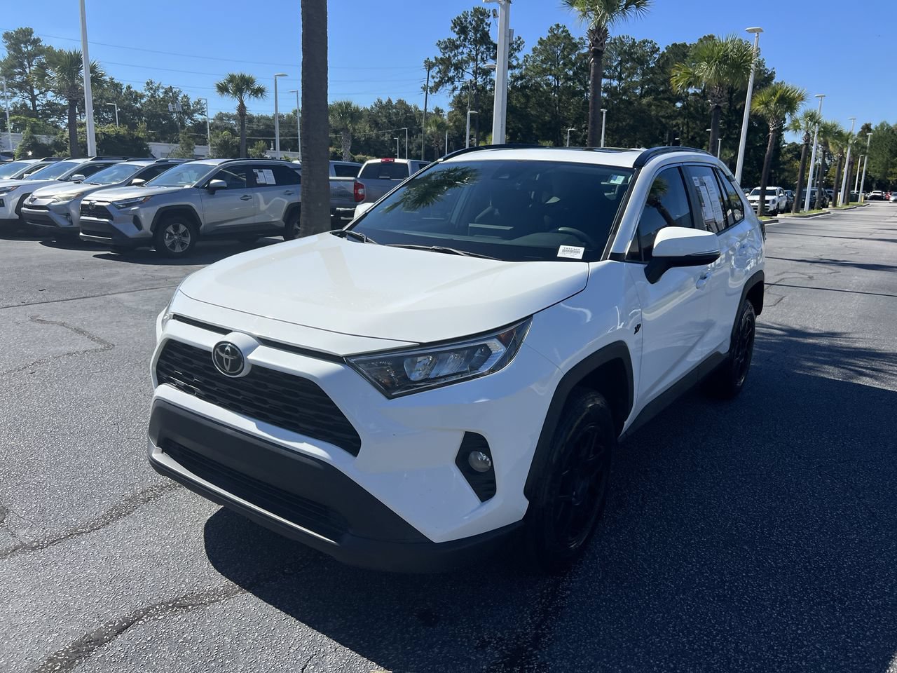 Used 2021 Toyota RAV4 XLE w/ Convenience Package FWD image 5