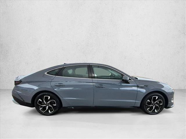 Used 2025 Hyundai Sonata SEL FWD image 4