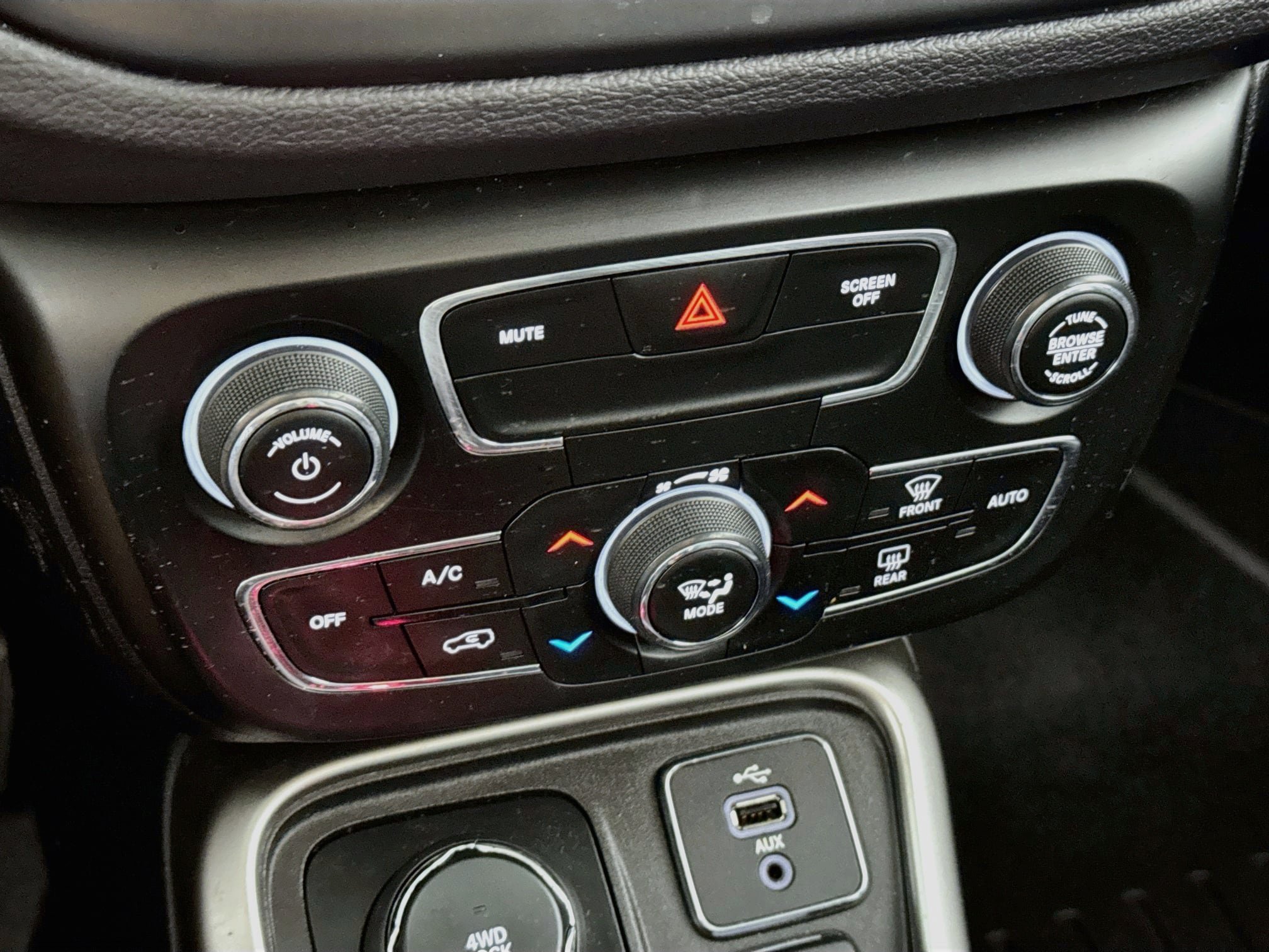 Used 2018 Jeep Compass Latitude w/ Popular Equipment Group AWD/4WD image 14