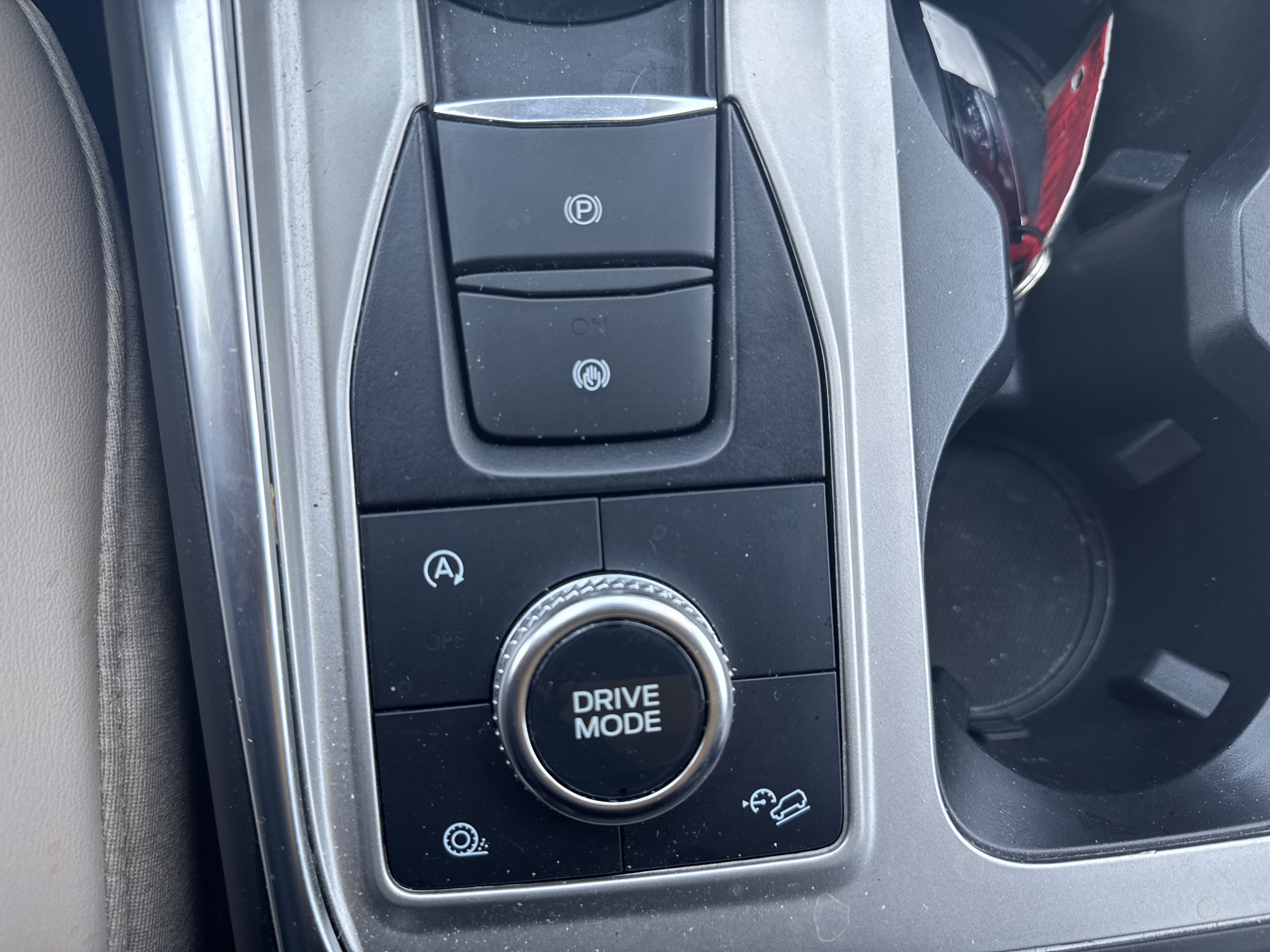 Used 2023 Ford Explorer XLT w/ Equipment Group 202A AWD/4WD image 15