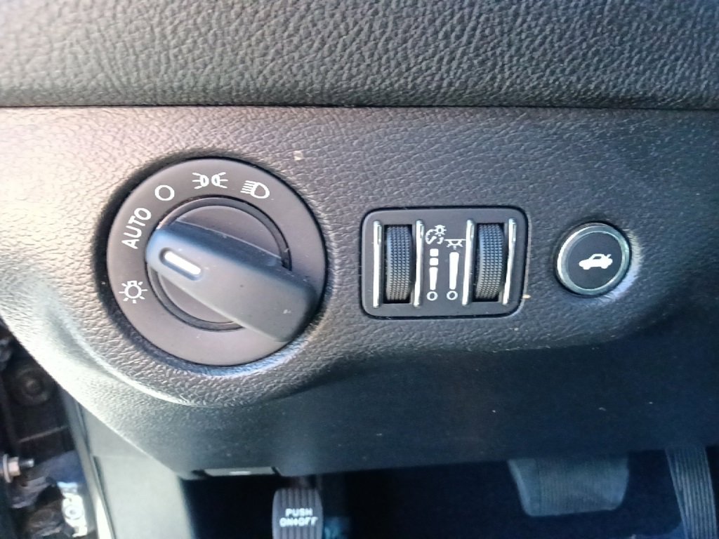 Used 2021 Dodge Challenger SXT image 18