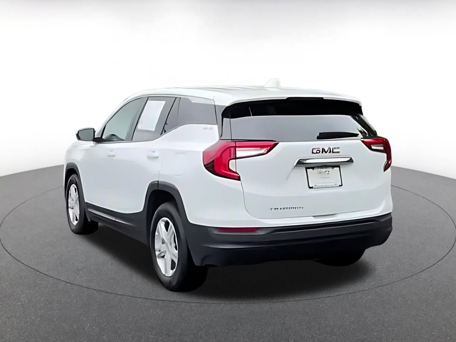 Used 2024 GMC Terrain SLE FWD image 8