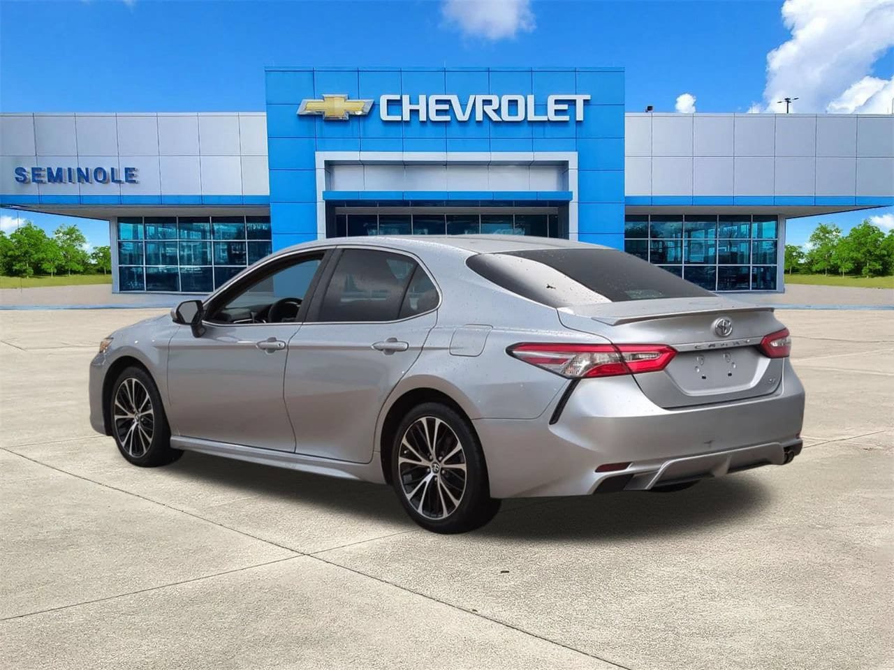 Used 2018 Toyota Camry SE FWD image 3