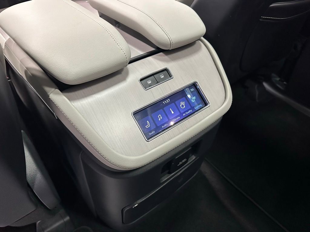 Used 2025 Lincoln Navigator Reserve image 48