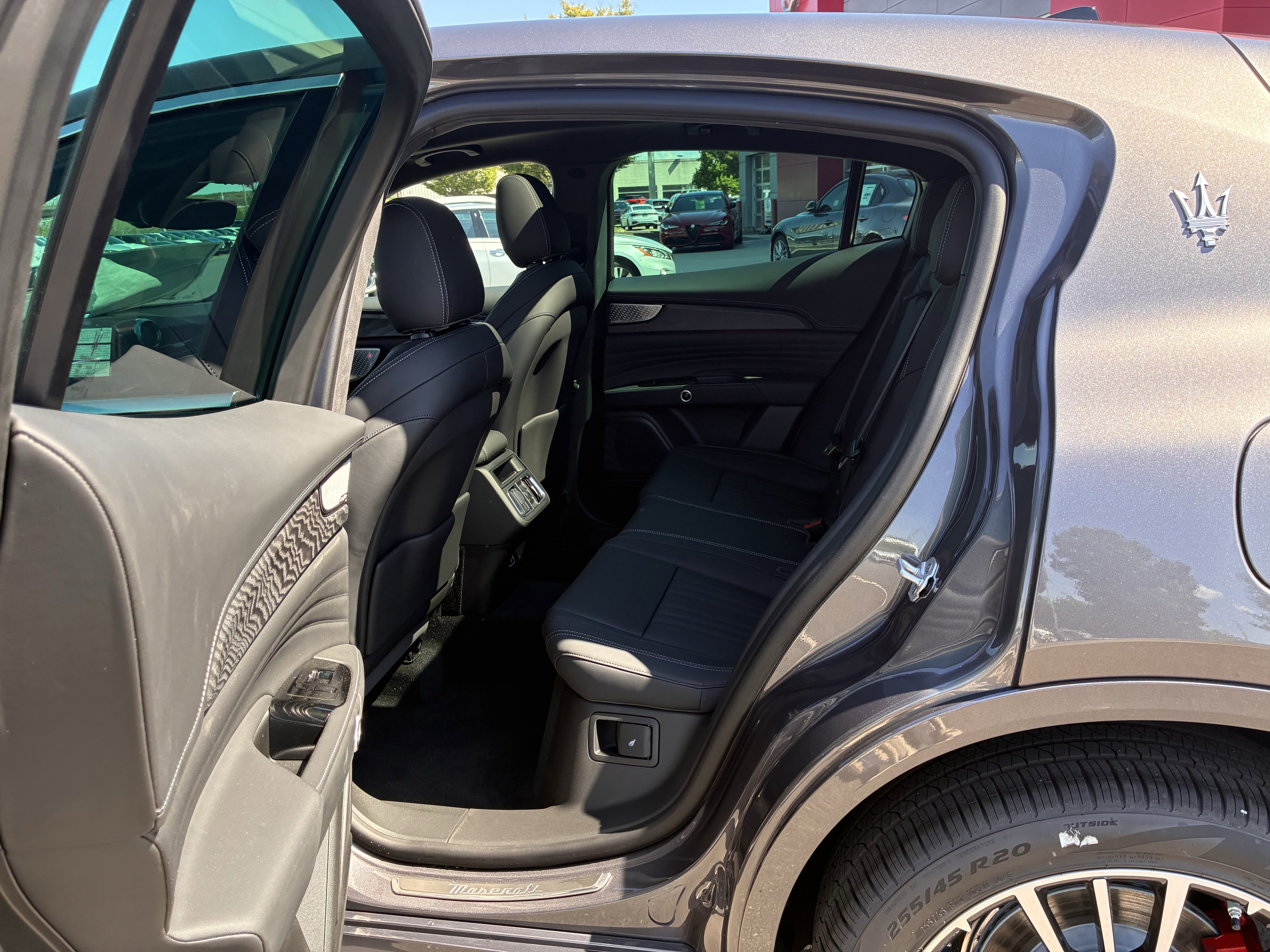 New 2025 Maserati Grecale GT image 32