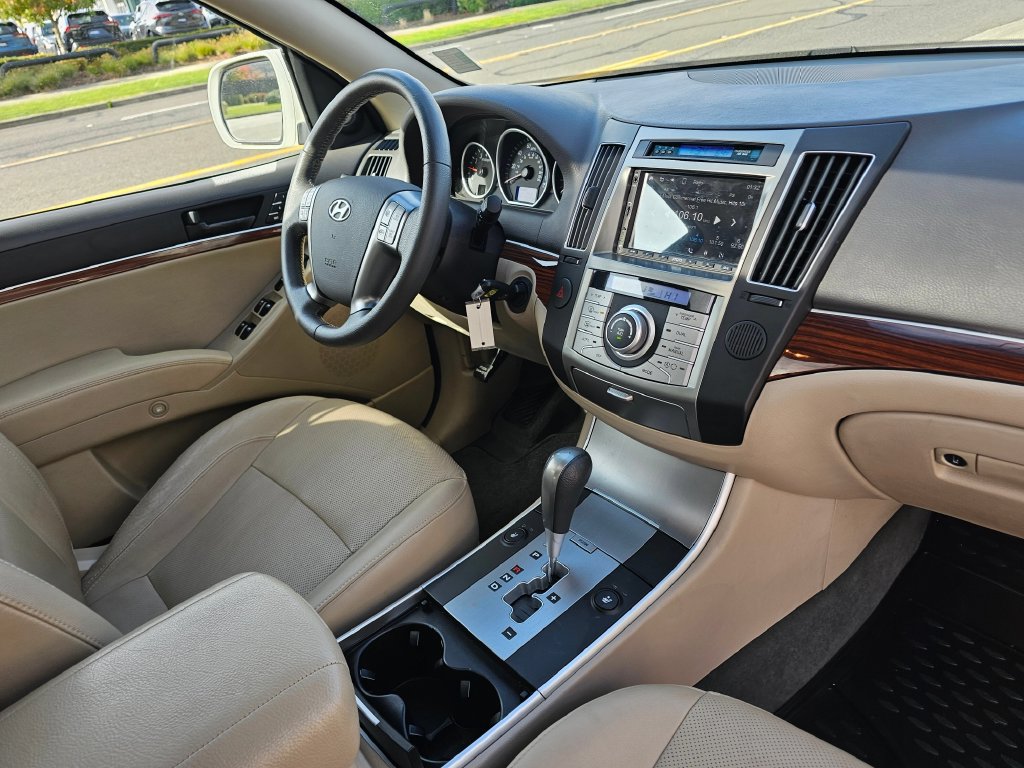 Used 2012 Hyundai Veracruz Limited w/ Entertainment Pkg FWD image 11