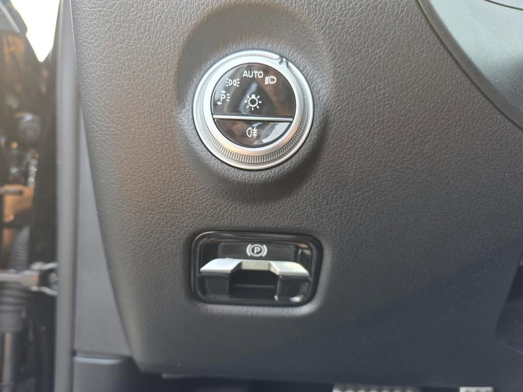 Certified 2025 Mercedes-Benz C 300 4MATIC Sedan image 15