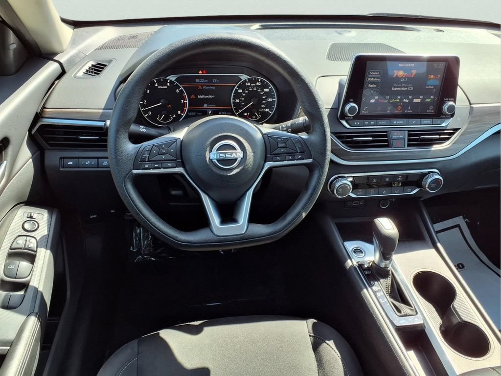 Used 2025 Nissan Altima 2.5 SV FWD image 9