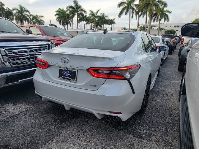 Used 2022 Toyota Camry XSE FWD image 3