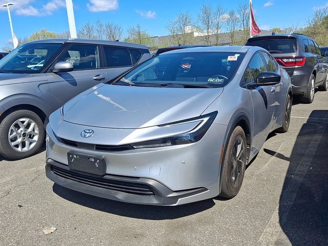 Used 2023 Toyota Prius LE image 2