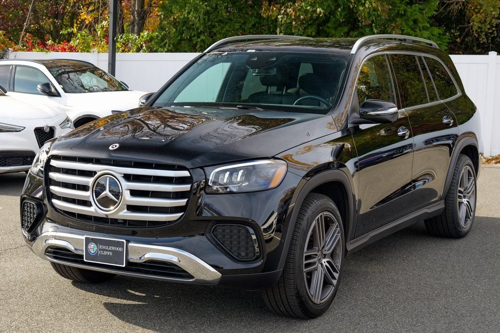 Used 2025 Mercedes-Benz GLS 450 4MATIC image 3