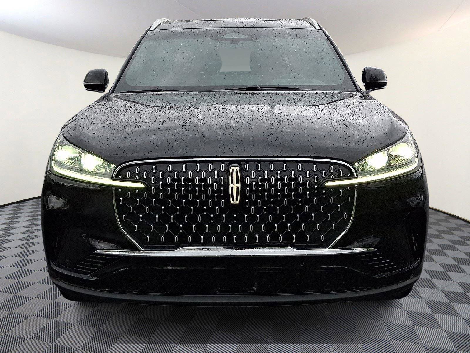 Used 2025 Lincoln Aviator Reserve w/ Equipment Group 201A image 2