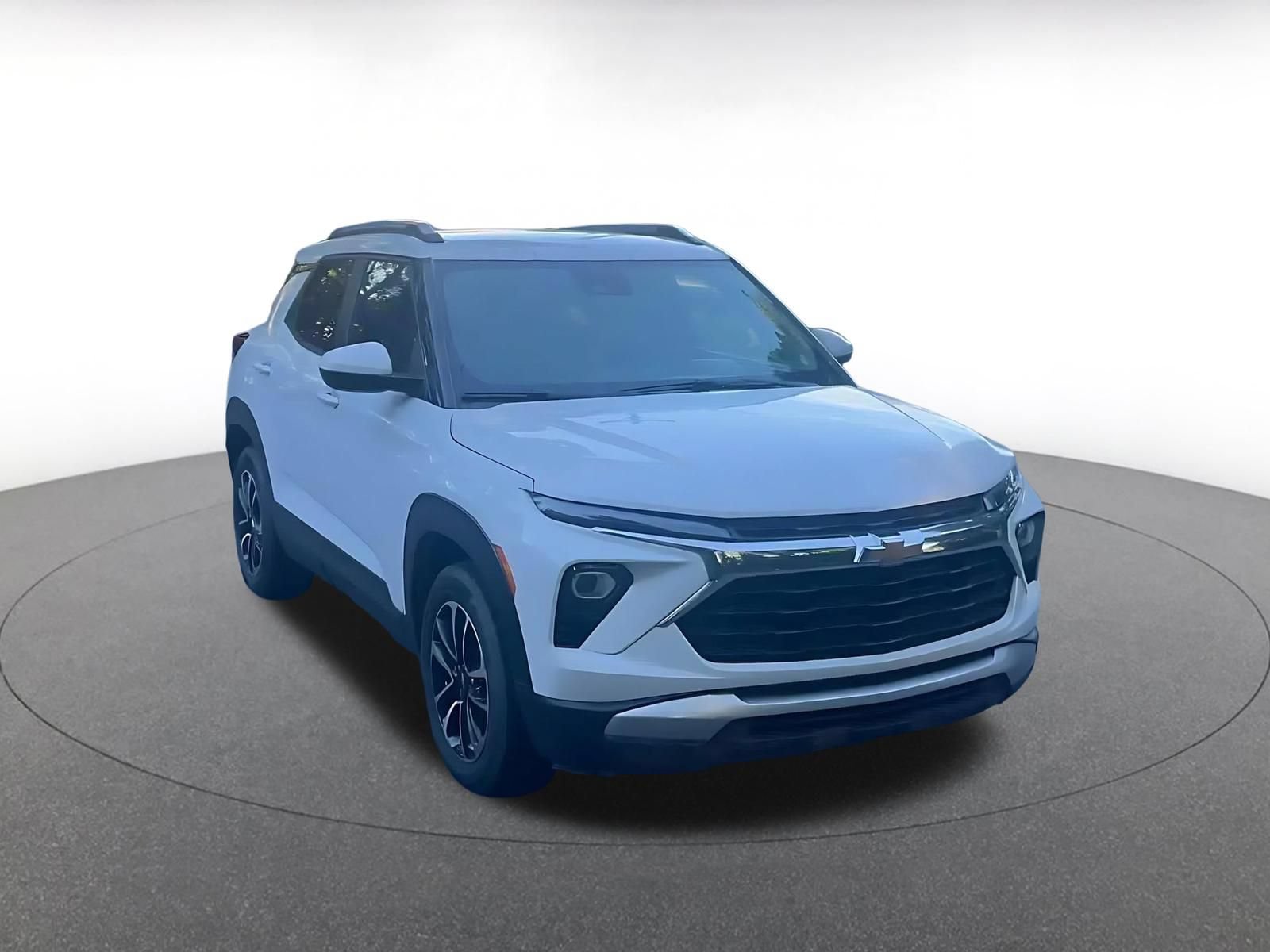 Used 2025 Chevrolet TrailBlazer LT FWD image 3