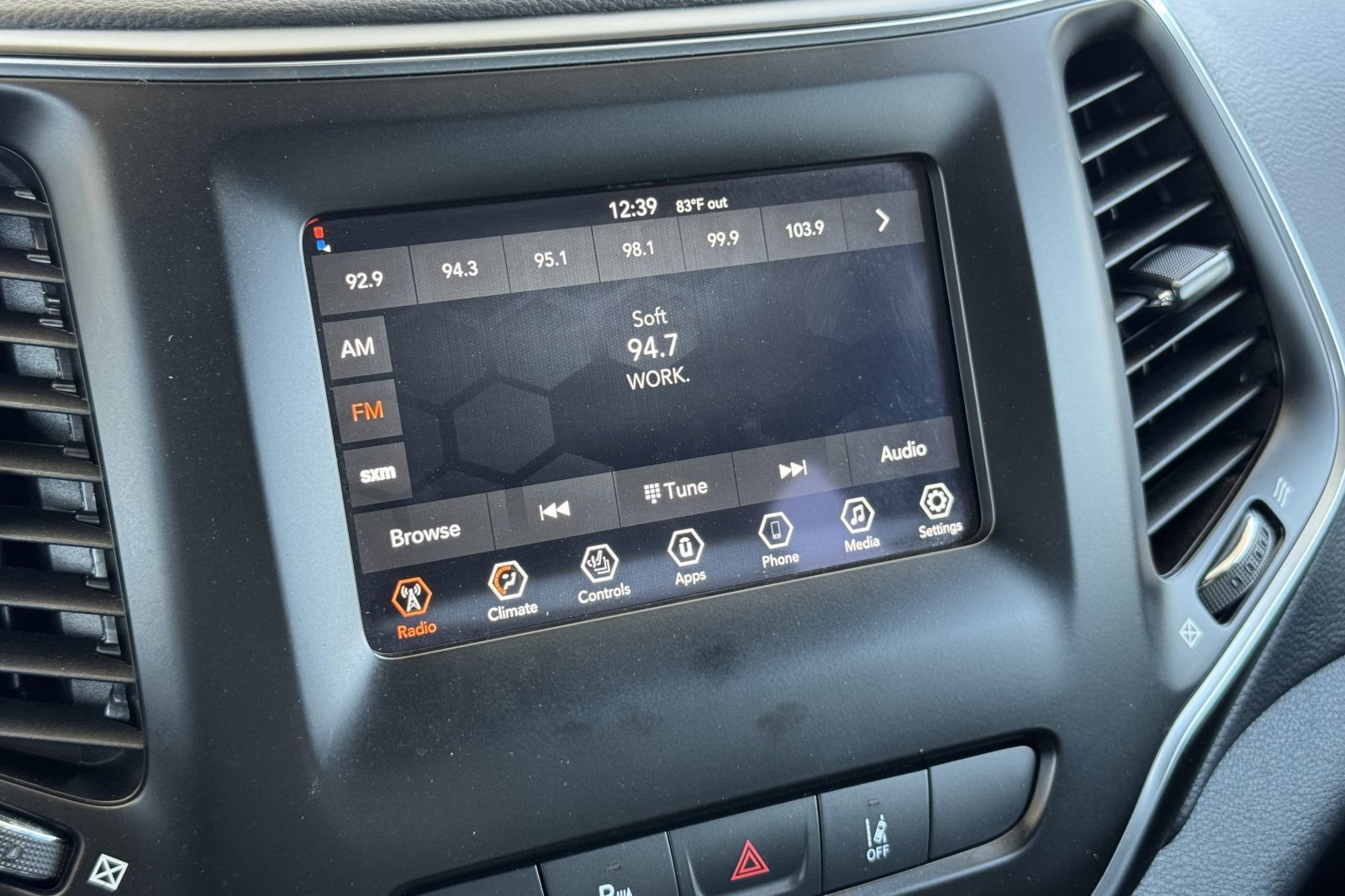 Used 2021 Jeep Cherokee Latitude Lux AWD/4WD image 19