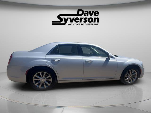 Used 2021 Chrysler 300 Touring L AWD/4WD image 4